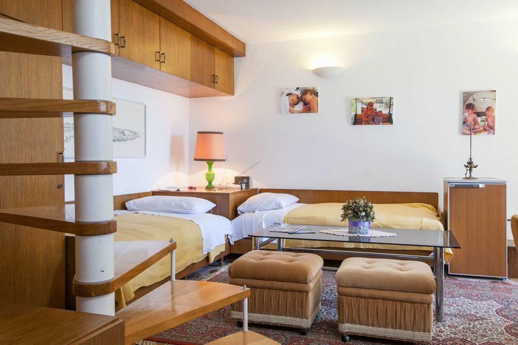 Holiday Home Luma بودغورا الغرفة الصورة